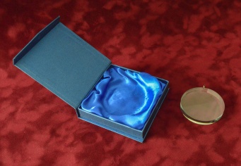 Medalie sticla in cutie cadou